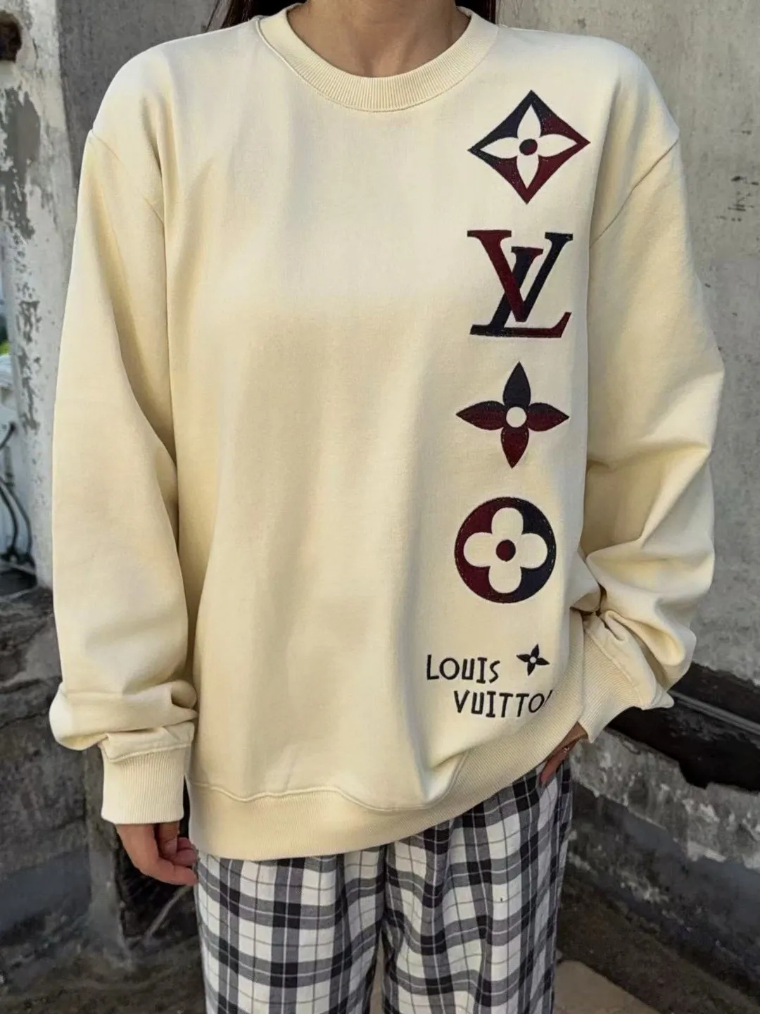 Louis Vuitton/Louis Vuitton 25Fw contrasting color four-flower embroidery crew neck sweatshirt